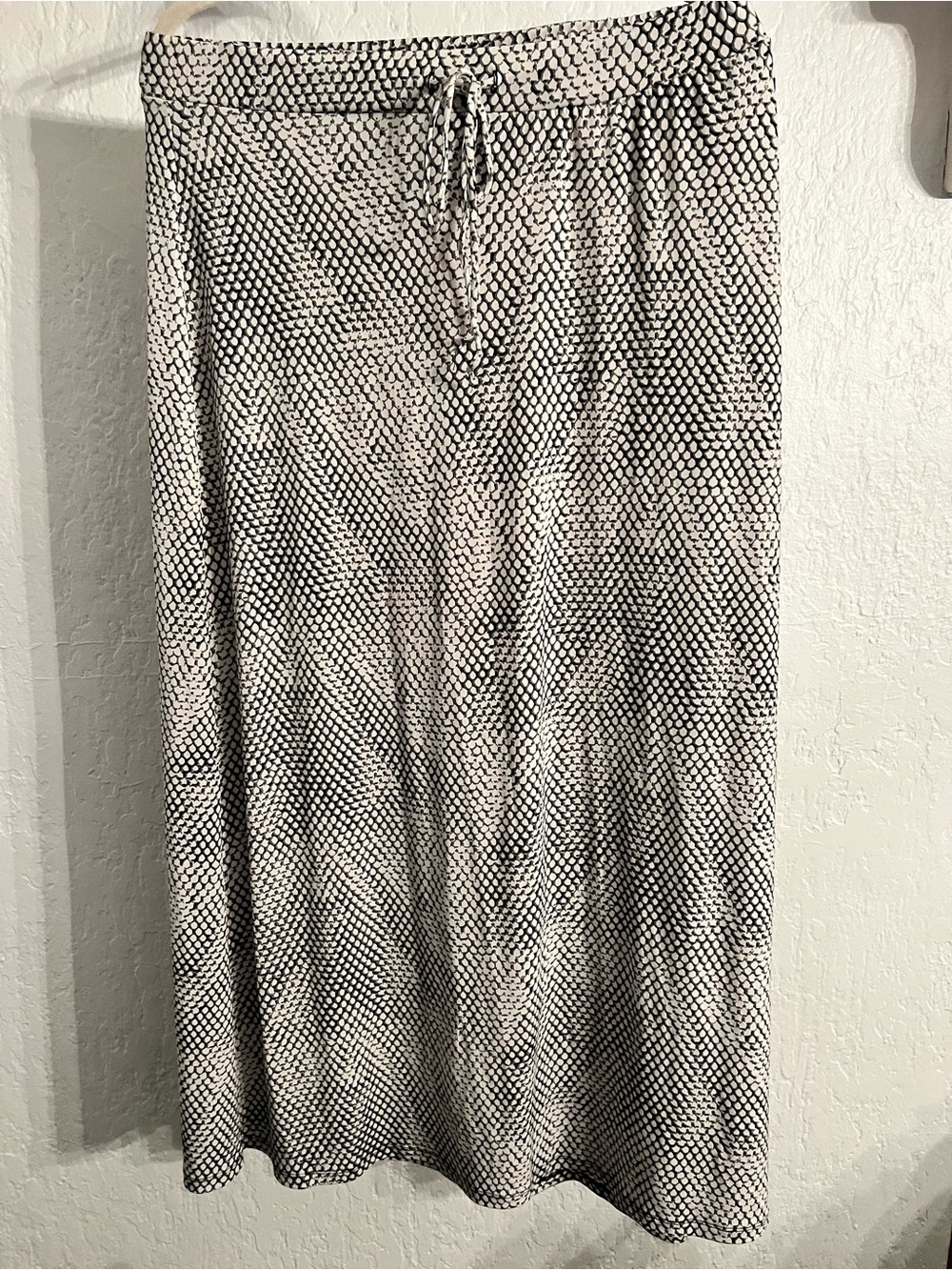 Michael Kors Women's L Maxi Skirt Elastic Waist Drawstring Grey White Snake